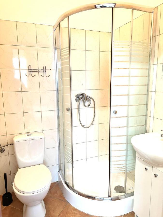 Orzelek Ostello Gniezno Esterno foto